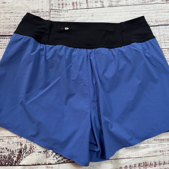 On Running Women’s Shorts – Size M (Blue/Black) - Picture 8 of 8